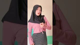 emang kalian bisa apa😜 shorts joget hijab trending [upl. by Peggie453]