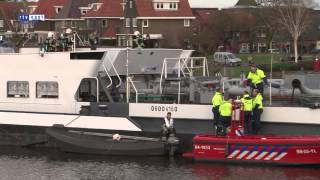 Schip botst tegen brug in Hasselt [upl. by Itin]