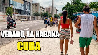 El Vedado barrio CAPITALISTA en La Habana Tiene el hotel más ALTO de Cuba [upl. by Gnod654]