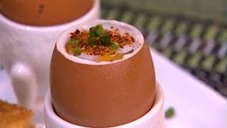 Choumicha amp lOeuf Marocain Comment faire des Oeufs à la coque Ep7  شميشة  بيض ثلاثة دقائق [upl. by Fernandina413]