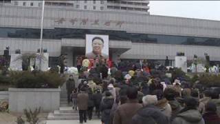 Ultimo saluto al quotcaro leaderquot nordcoreano Kim JongIl [upl. by Atinuaj]