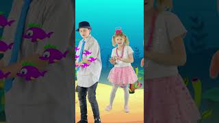 Baby Shark Dance Spanish Version by LETSGOMARTIN [upl. by Bertilla]