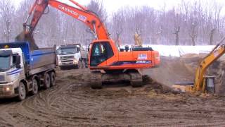 Escavatori in azione  Espansione di Lodz Polonia  Excavators in action [upl. by Adnouqal289]