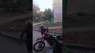 Я в шоке enduro automobile дпс мопед crash питбайк motovlog покатушки стант smartphone [upl. by Nosmas]