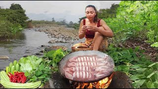 Cooking Seafood for oneself in the wild while preparing squid salad with chili sauce [upl. by Gernhard]