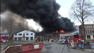 Großbrand im AgrartechnikbetriebSWGWA Vollalarm Feuerwehr Ibbenbüren Einsatzfahrten uvm [upl. by Alhan6]