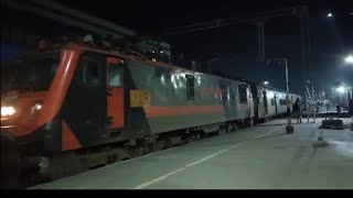 13434  Malda Town  SMVT Bangalore  Arriving at Jolarpet Junction [upl. by Marshall]