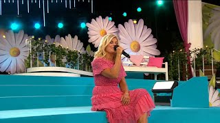 Pernilla Wahlgren – Utan dig  Lotta på Liseberg TV4 [upl. by Anelahs]