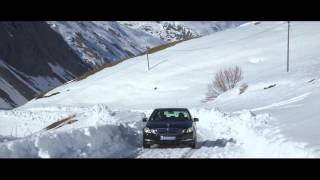 Maîtriser son véhicule dans un virage sur la neige  rezulteo [upl. by Yenial]