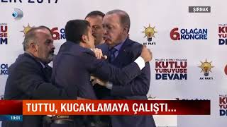 Erdoğanın konuşması esnasında sahneye fırlayan genç [upl. by Ytitsahc]