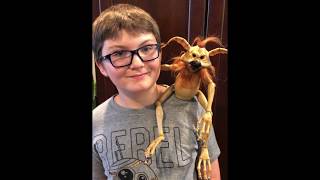 Star Wars Galaxy’s Edge Disneyland Salacious Crumb Kowakian Monkey Lizard Shoulder Puppet DEMO [upl. by Yraccaz]