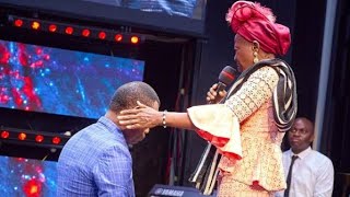 WATCH HOW SHE PRAYED FOR APOSTLE AROME OSAYI AT RCN EMBASSY [upl. by Whiteley]