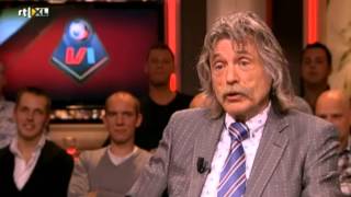 Johan Derksen heeft uitgebreid zitten poepen Voetbal International [upl. by Demah]