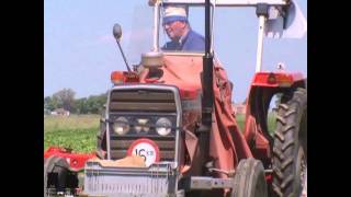 wwwtrekkertrekkernl  Suikerbieten schoffelen met de Massey Ferguson 265  Kongskilde [upl. by Gustavus]