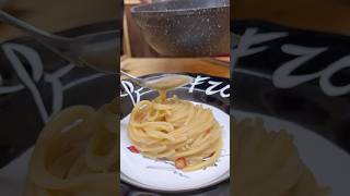 SPAGHETTI AGLIO OLIO E PEPERONCINO IN 10 MINUTI ricetta aglioolio food [upl. by Tolkan]