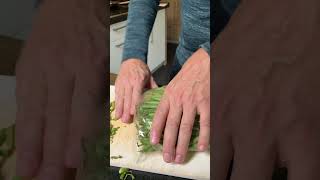 Boontjes snijden… cutting beans huishouden [upl. by Tenay]