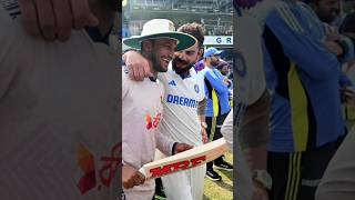 Virat Kohli Ne Apna Balla 🎁🎁 Shakib Al Hasan Ko indianbatsmen kohli cricket sports shortvideo [upl. by Elna]