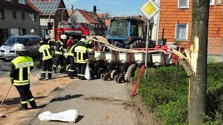 Berndorf Erhebliche Behinderungen nach Traktorunfall auf B 252 [upl. by Garner]