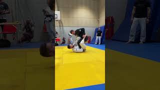 bjj pushing knee pass bow and arrow from the mount [upl. by Mose130]