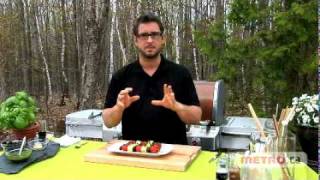 Recette de brochettes de cheddar tomates olives noires et huile de basilic au BBQ [upl. by Ardnohsal]