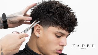 💈 TAPER FADE CON PELO RIZADO TUTORIAL DE BARBERO [upl. by Ardyaf]