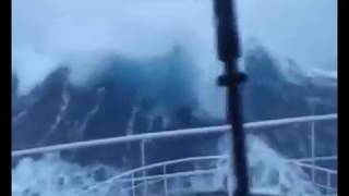 TSUNAMI CAPTADO DESDE UN BARCO [upl. by Chong]