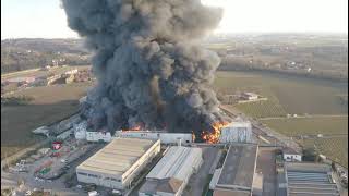 L’incendio al salumificio Coati visto dal drone [upl. by Ettenahc]