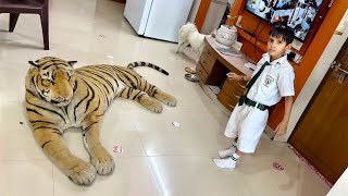 Fake Tiger Prank On Kunali And Oreo 😂 [upl. by Faden]