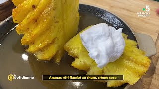 Recette  Ananas rôti flambé au rhum crème coco  La Quotidienne [upl. by Renny]