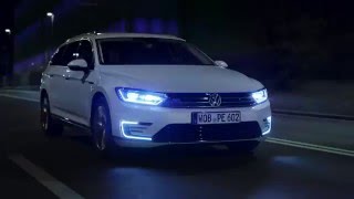 Volkswagen Passat GTE  Sähköistä älyvoimaa [upl. by Milas]