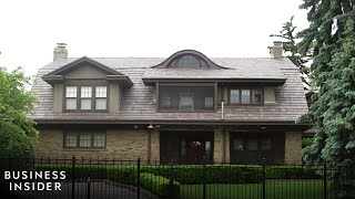 Warren Buffett Lives In A Modest 652K House [upl. by Ytirahs]