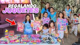 REGALANDO JUGUETES A LOS NIÑOS EN NAVIDAD [upl. by Adni]