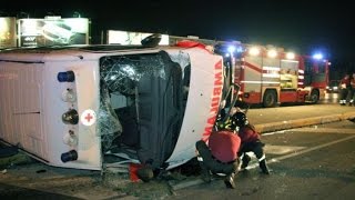 incidente stradale in diretta ambulanza in sirena si schianta contro una macchina118 in emergenza [upl. by Harriett]