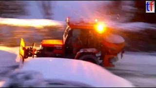 SNOW PLOUGH ACTION  Winterdienst mit Minitraktor  170113 [upl. by Roselyn444]