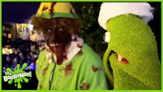 Boogieman Puppet Meets Buddy Elf at Creep it Real Festive OC [upl. by Nojel]