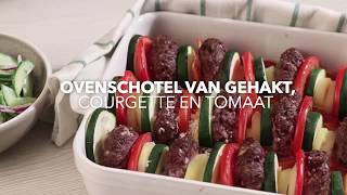 Ovenschotel van gehakt courgette en tomaat met komkommersalade [upl. by Htide]