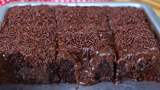 BOLO DE CHOCOLATE RÁPIDO E FÁCIL  Massa FOFA e MOLHADINHA [upl. by Herve526]