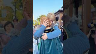 Anna trying to surprise Kristoff is the cutest thing ever truelove disneyland frozen [upl. by Revell]