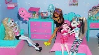 Monster High in a Scary Sleepover stopmotion [upl. by Stefanie]