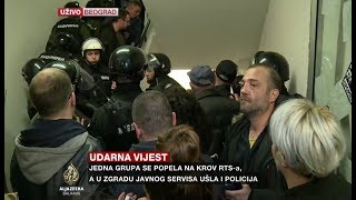 Ekipa Al Jazeere u zgradi RTSa Policija vodi učesnike protesta van zgrade [upl. by Sapowith]