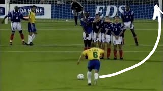 LA PUNIZIONE IMPOSSIBILE CON PALLONE TELECOMANDATO DI ROBERTO CARLOS  Storia del calcio 46 [upl. by Whorton]