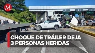 Tráiler se queda sin frenos y choca con caseta en Autopista del Sol en Guerrero [upl. by Eisse]