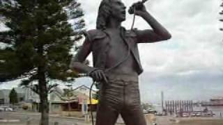 Bon Scott Statue Fremantle 41109 [upl. by Odnama]