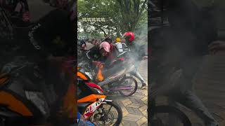 Motor lcv1 terbakar kat event motor penuh orang tolong APIII💥lcv1 shorts short [upl. by Inol]