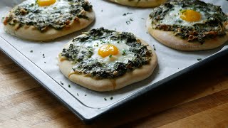 Spiegelei Fladen 🍳🍳🍳 mit Blattspinat 🥬🥬🥬 Rezept  Mini Pizzas with Egg amp Spinach  ENG SUBS [upl. by Adnilrem]