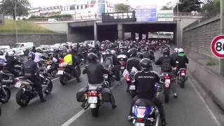 Manifestation des motards à Paris le 18 juin 2011  Ils étaient 15 000 [upl. by Aciras]