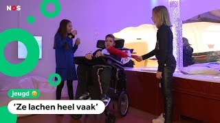 Kinderen helpen mensen met een handicap [upl. by Coralyn]