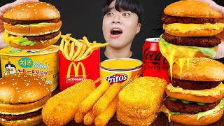 ASMR MUKBANG 직접 만든 치즈 햄버거 치즈스틱 불닭볶음면 핫도그 먹방 amp 레시피 FIRE NOODLES AND BURGER EATING SOUND [upl. by Tu757]