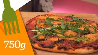 Recette de Pizza au saumon fumé  750g [upl. by Nuajed]