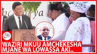 DUH WAZIRI MKUU AMCHEKESHA MJANE WA LOWASSA MSIBANI quotMAZISHI YA LOWASSAquot [upl. by Ailssa467]